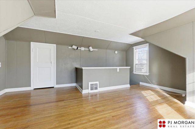 4912 William Street, Omaha, NE 68106