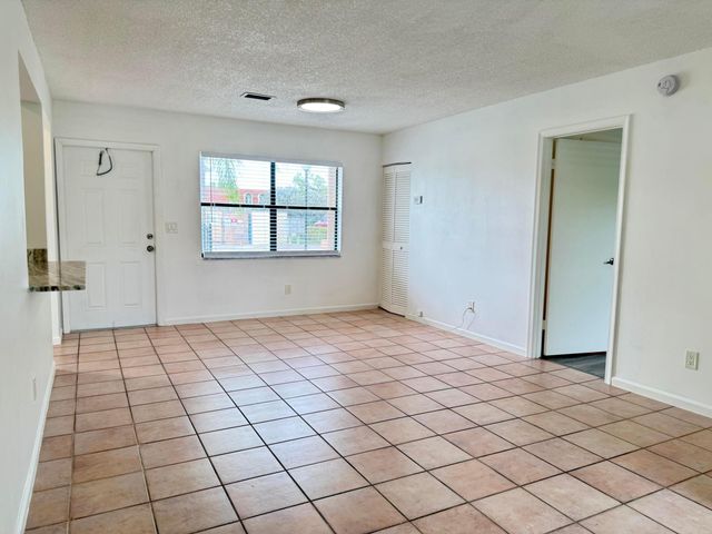 11319 Royal Palm Boulevard B-2, Coral Springs, FL 33065