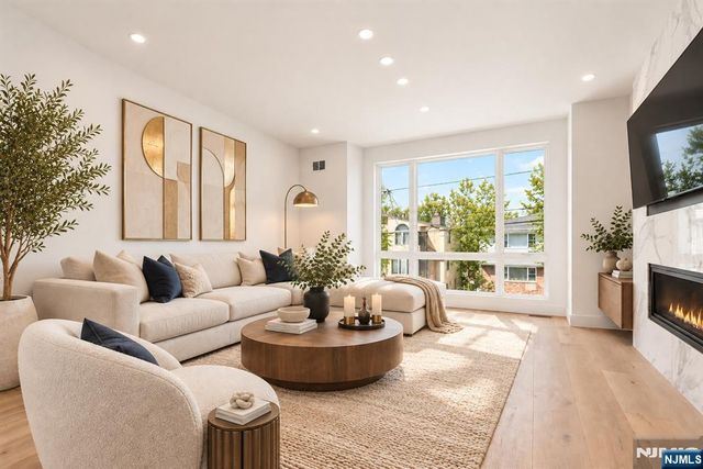 152 Morningside Lane A, Palisades Park, NJ 07650