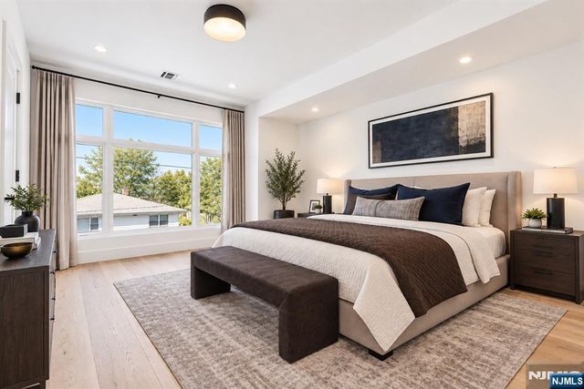 152 Morningside Lane A, Palisades Park, NJ 07650