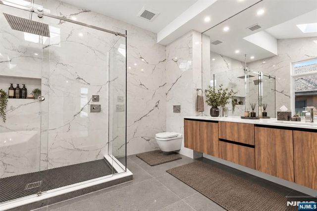 152 Morningside Lane A, Palisades Park, NJ 07650