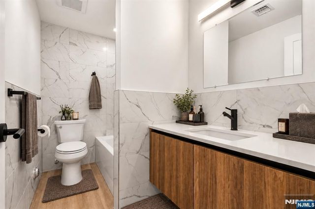 152 Morningside Lane A, Palisades Park, NJ 07650