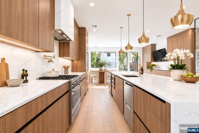 152 Morningside Lane A, Palisades Park, NJ 07650