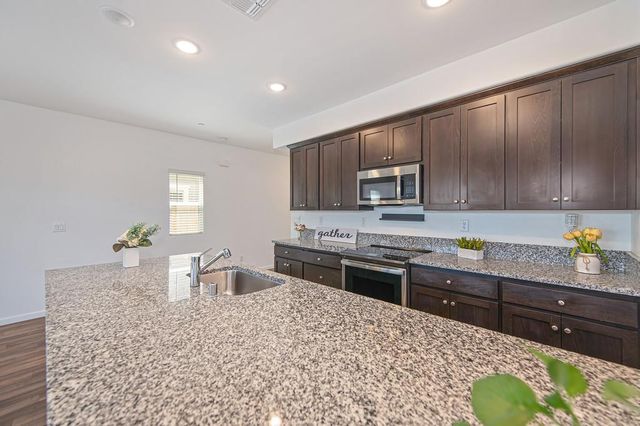 12135 Alamosa Dr, Rancho Cordova, CA 95742