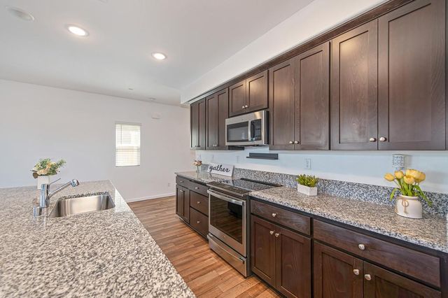 12135 Alamosa Dr, Rancho Cordova, CA 95742