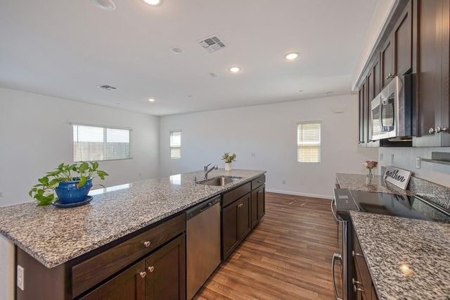 12135 Alamosa Dr, Rancho Cordova, CA 95742