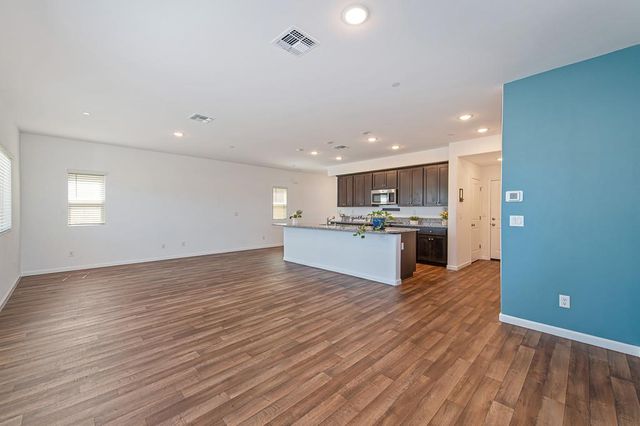 12135 Alamosa Dr, Rancho Cordova, CA 95742