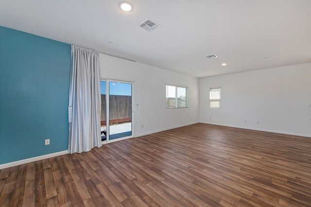 12135 Alamosa Dr, Rancho Cordova, CA 95742
