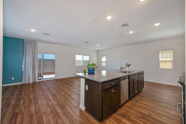12135 Alamosa Dr, Rancho Cordova, CA 95742