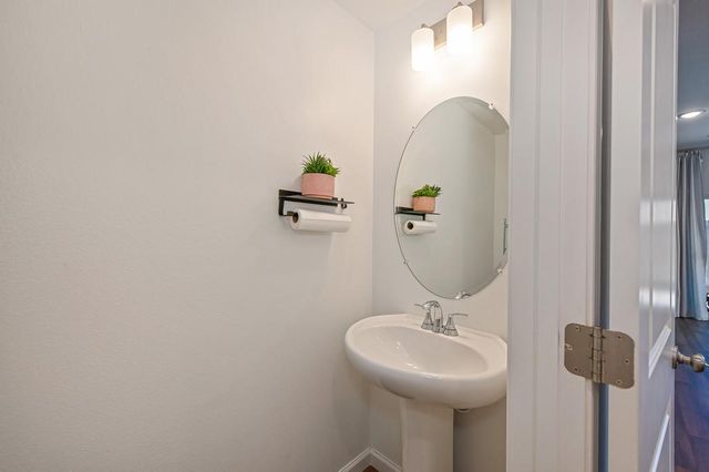 12135 Alamosa Dr, Rancho Cordova, CA 95742
