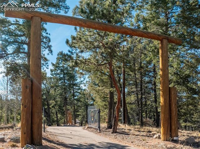 528 Mohawk Heights, Florissant, CO 80816