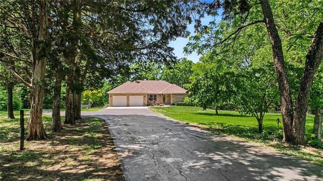 6234 Ogg Road, Shawnee, KS 66218