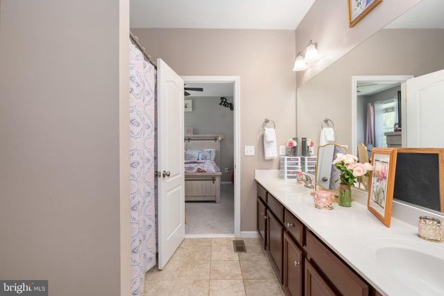 215 ROCK RAYMOND DR, Stafford, VA 22554