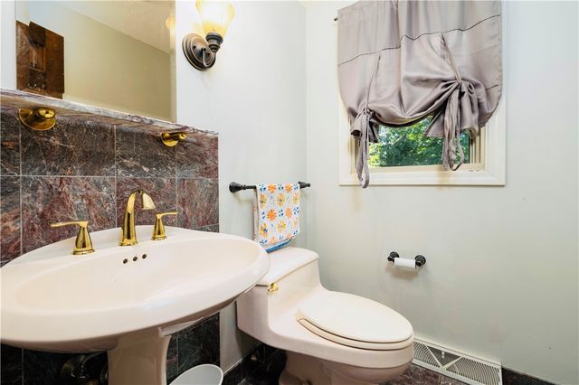 8 Winterberry Drive, Coventry, RI 02816