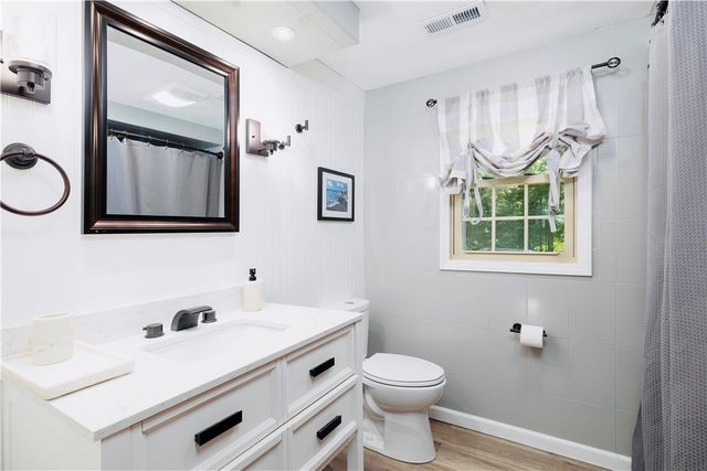 8 Winterberry Drive, Coventry, RI 02816