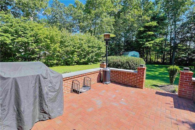 8 Winterberry Drive, Coventry, RI 02816