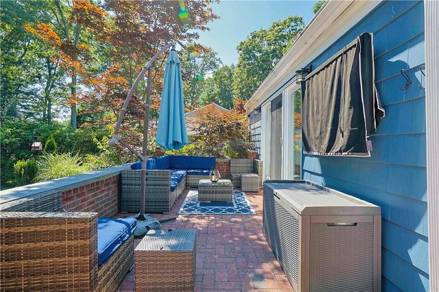 8 Winterberry Drive, Coventry, RI 02816