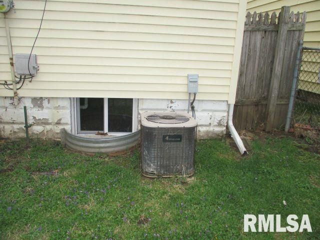 1409 S 9th Street, Pekin, IL 61554