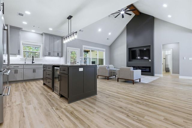 154 Majestic Circle, Maumelle, AR 72113