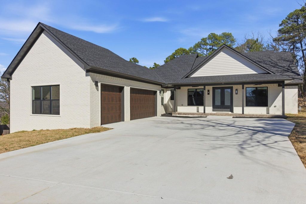 154 Majestic Circle, Maumelle, AR 72113