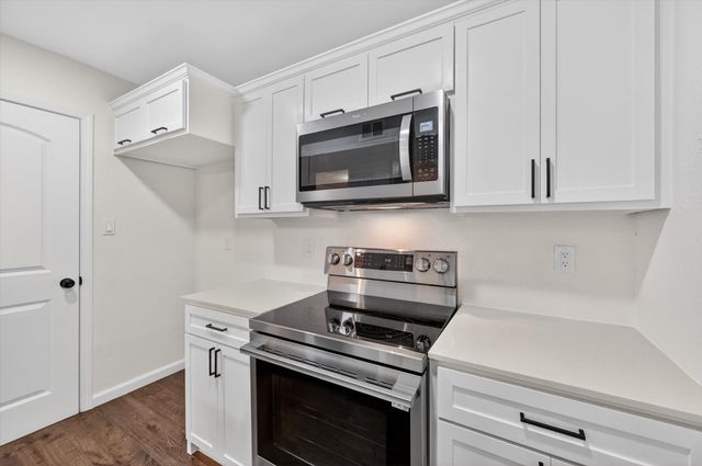 428 Dollins Street, Cedar Hill, TX 75104