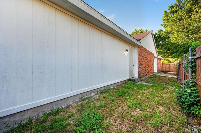 428 Dollins Street, Cedar Hill, TX 75104