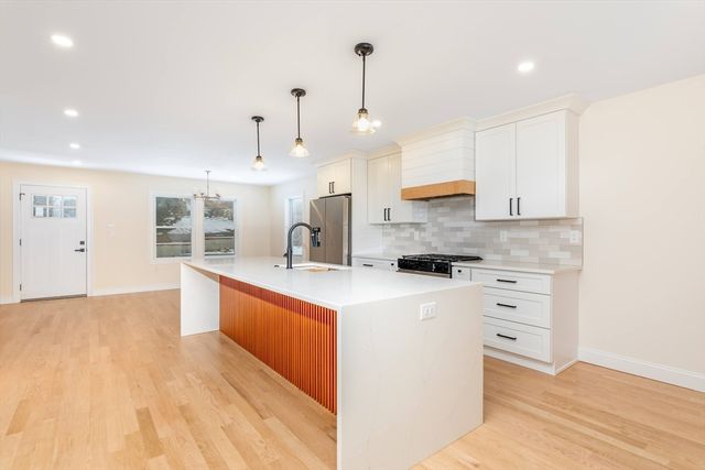 23 Hillcrest St, Waltham, MA 02451