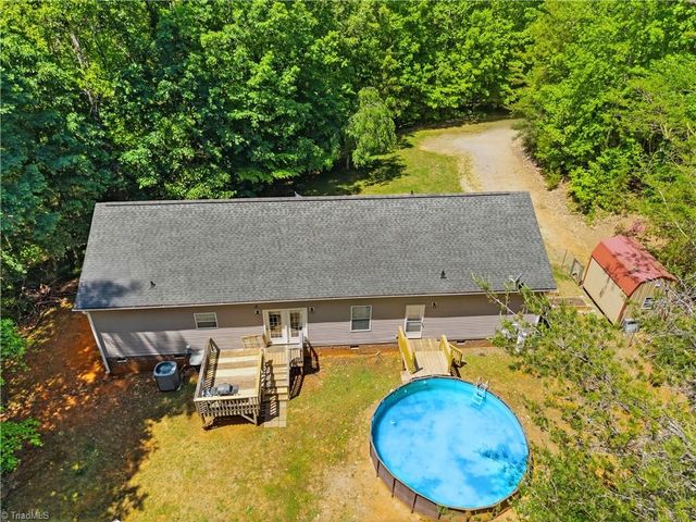 488 Pauls Airport Road, Thomasville, NC 27360