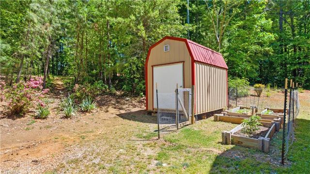 488 Pauls Airport Road, Thomasville, NC 27360