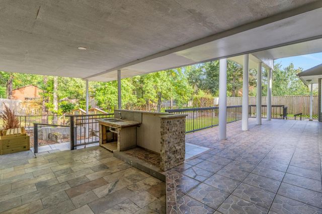 32726 Riverwood Drive, Magnolia, TX 77354