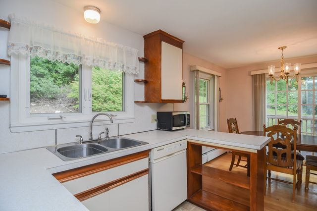 4 Emelda St, Palmer, MA 01069