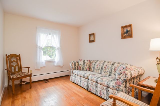 4 Emelda St, Palmer, MA 01069