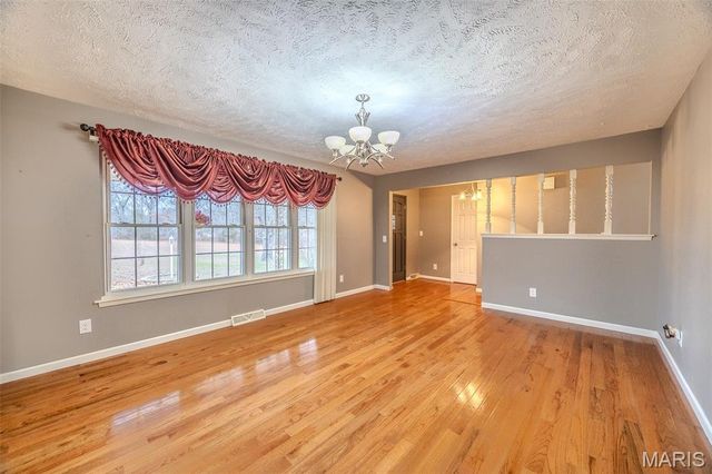 22598 Highway N, Lebanon, MO 65536