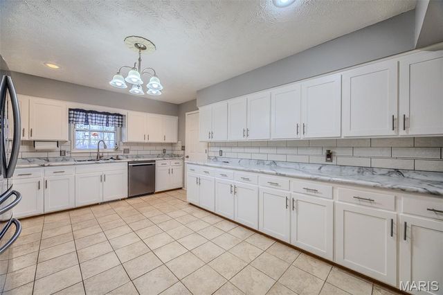 22598 Highway N, Lebanon, MO 65536