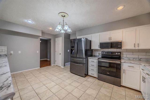 22598 Highway N, Lebanon, MO 65536