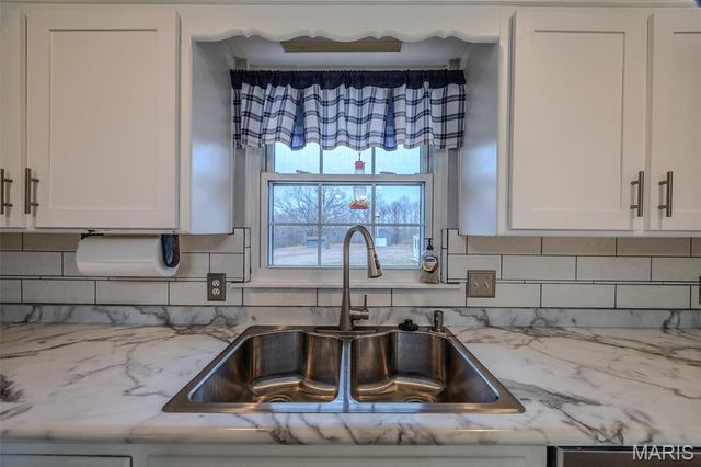 22598 Highway N, Lebanon, MO 65536