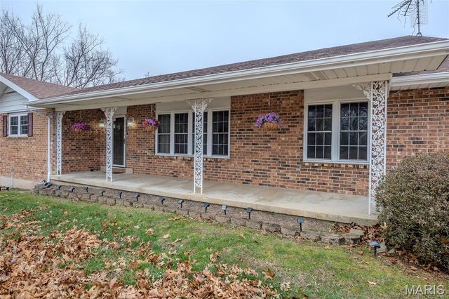 22598 Highway N, Lebanon, MO 65536