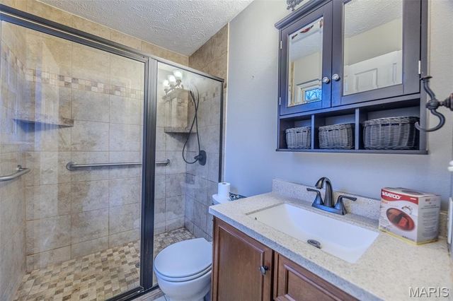 22598 Highway N, Lebanon, MO 65536