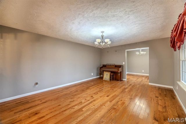 22598 Highway N, Lebanon, MO 65536