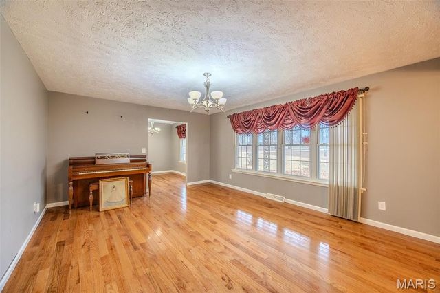 22598 Highway N, Lebanon, MO 65536