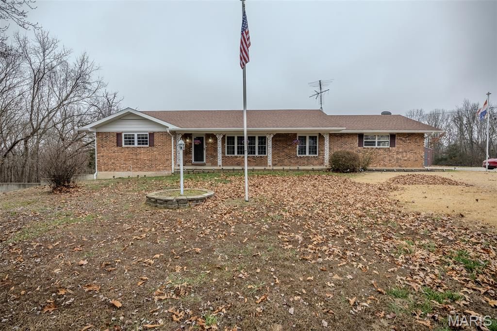 22598 Highway N, Lebanon, MO 65536