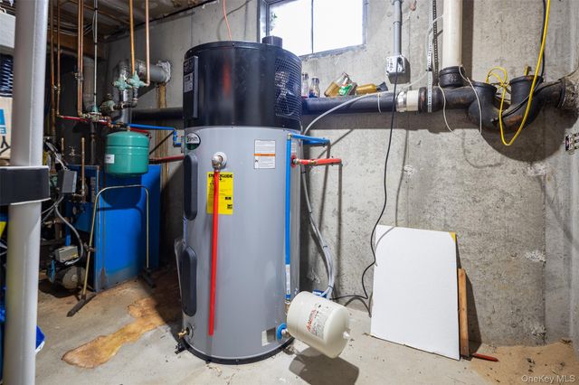 24 Lonscreek Place, Mastic Beach, NY 11951