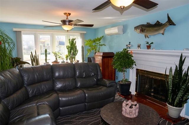 42 Tanglewood Drive, East Providence, RI 02915