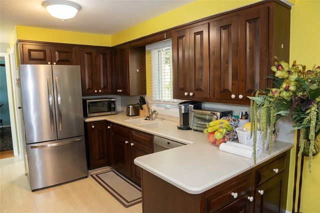 42 Tanglewood Drive, East Providence, RI 02915