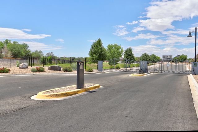 7713 Majesty Court NW, Albuquerque, NM 87107