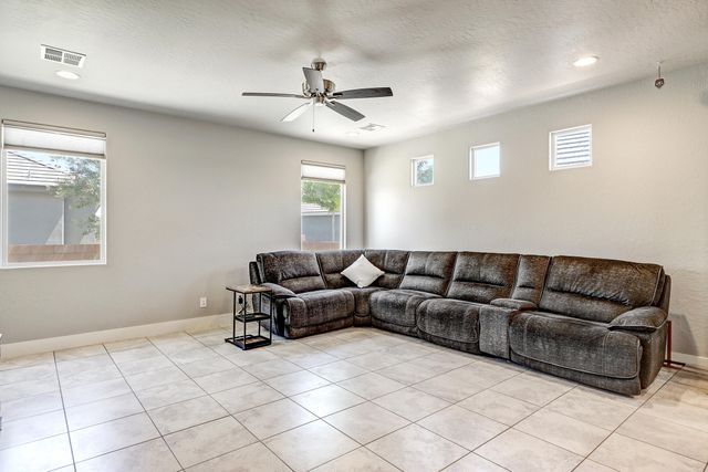 7713 Majesty Court NW, Albuquerque, NM 87107