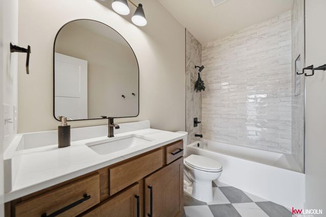 3510 Tree Line Drive, Lincoln, NE 68516