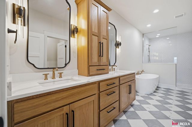 3510 Tree Line Drive, Lincoln, NE 68516