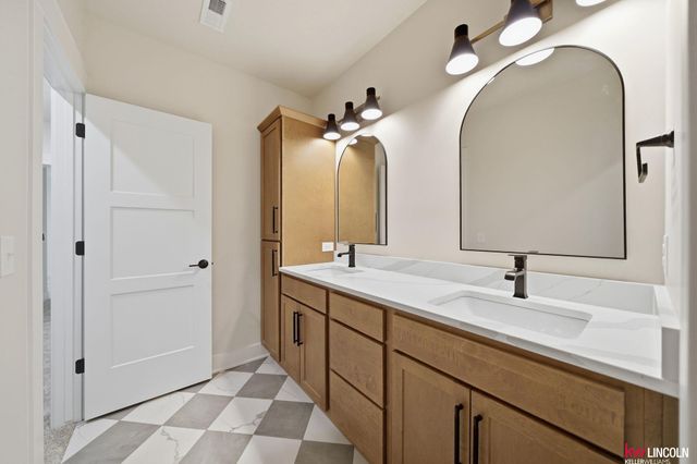 3510 Tree Line Drive, Lincoln, NE 68516