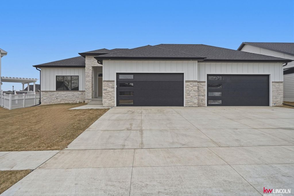 3510 Tree Line Drive, Lincoln, NE 68516